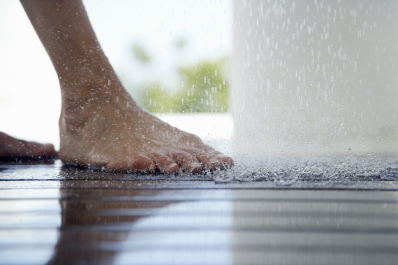 2014-08-05-shutterstock_50847619_wet_floor_dreamscloud.jpg