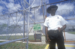 2014-08-12-prisonguardatdadecorrectionalfacilityflorida.jpg