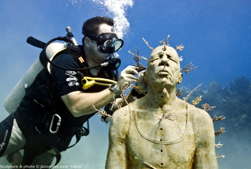 2014-08-20-CancunUnderwaterMuseum_ManOnFire.500.jpg