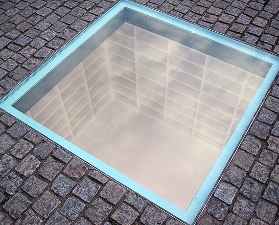 2014-08-23-Bebelplatz_Night_of_Shame_Monument.jpg