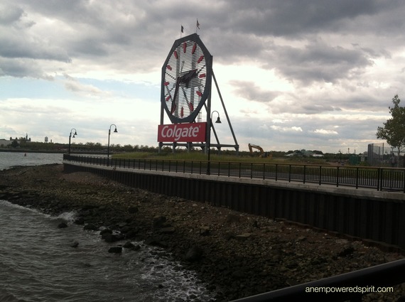 2014-08-28-JerseyCityColgateSign.jpg