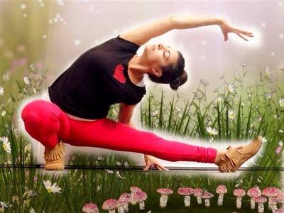 2014-08-28-yogaingrass.jpg