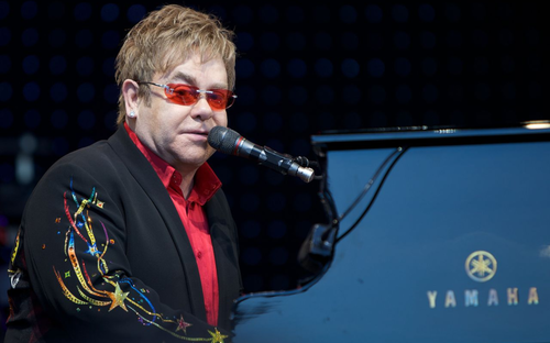 2014-09-10-EltonJohnSuedFinancialManager.png