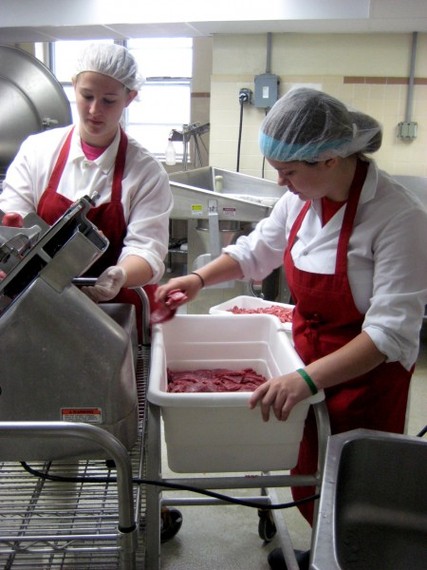 2014-09-10-UWMeatLabprocessingroom450x600.jpg