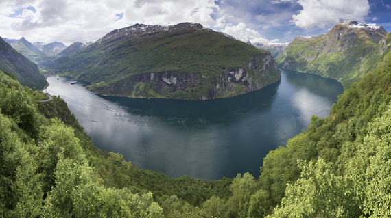 2014-09-18-Geirangerfjord_from_rnesvingen_2013_June.jpg