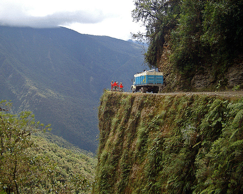 2014-10-02-yungasroad.gif