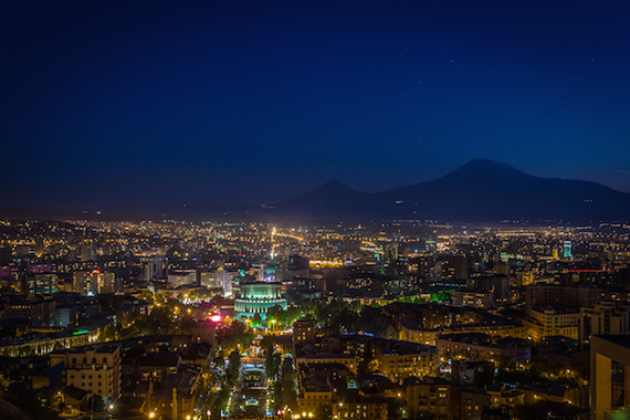 2014-10-06-Yerevan_at_night2.jpg