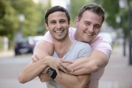 2014-10-08-gaycouple.jpg