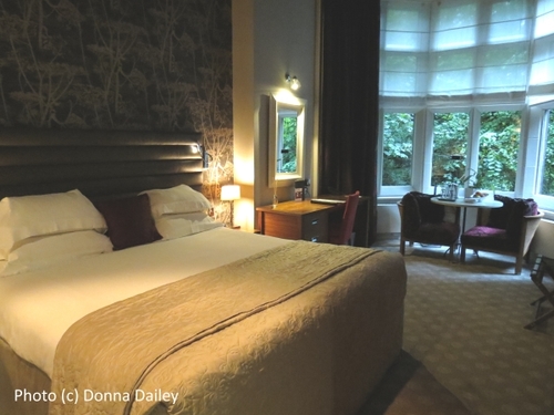 2014-10-15-Jesmond_Dene_House_Our_bedroom.jpg