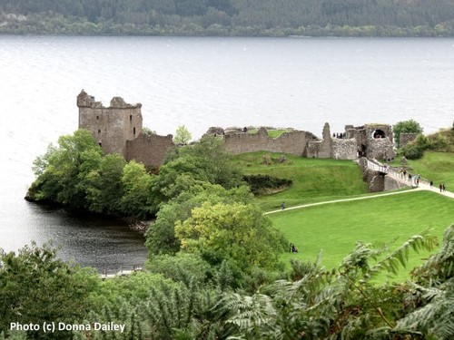 2014-10-19-Loch_Ness_Inn_Castle_Urquhart.jpg