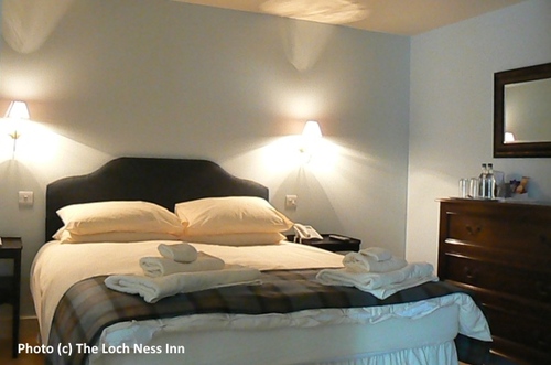 2014-10-19-Loch_Ness_Inn_bedroom.jpg
