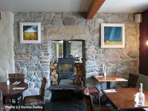 2014-10-19-Loch_Ness_Inn_restaurant_with_stove.jpg