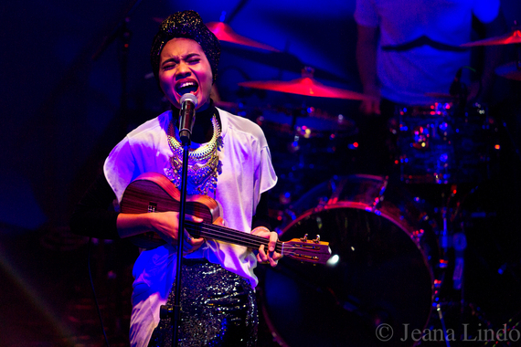 2014-10-19-Yuna_Jeana_ukulele5424.jpg