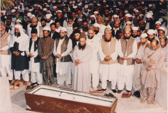 2014-10-20-namaz_e_janaza_syed_shujaat_ali_qadri.jpg