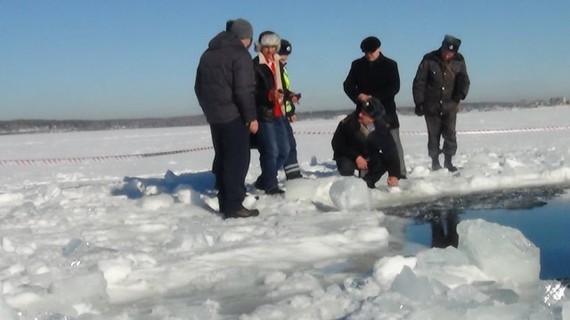 2014-10-21-epa_russia_meteor_Chebarkul_lake_jt_130217_wg.jpg