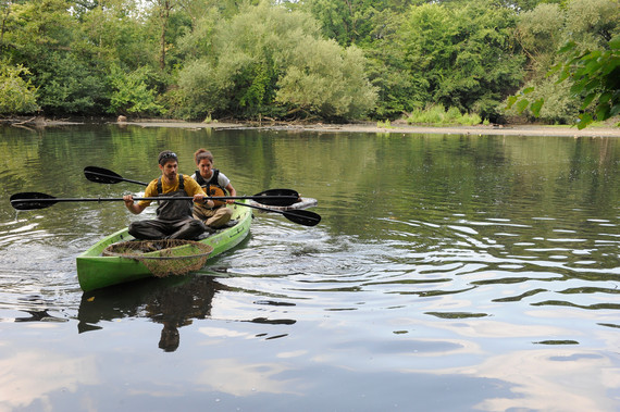 2014-10-22-JulieLarsenMaher_9813_BronxRiverTurtleSurveyJonahRothlederandMaraKraenzlinincanoe_BXR_071212.jpg