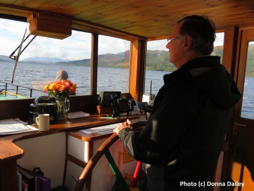 2014-10-30-Caledonian_Canal_Cruise_3_Mike_Steering.jpg