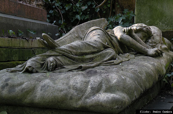 2014-10-30-highgatecemetery.jpg