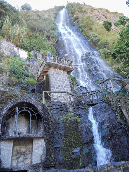 2014-11-14-BanosWaterfallSH.jpg