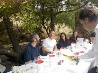 2014-11-21-1.Marktastingwineinthevineyardinchile_1.jpg