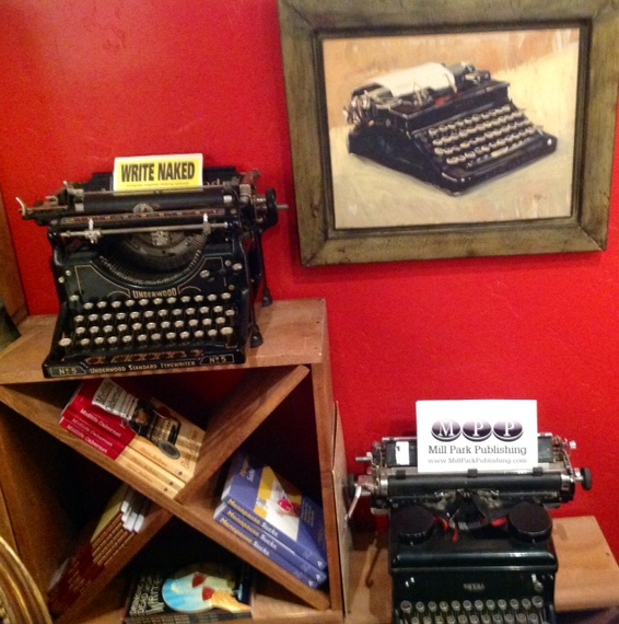 2014-11-22-oldtypewriters2.JPG