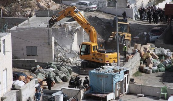 2014-11-24-israelisoldiersstandingguarddemolishingbuildingjerusalem.jpg