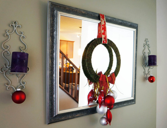 2014-11-29-wreathonmirror700x537.jpg