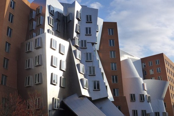 2014-12-01-item2.rendition.slideshowHorizontal.leefmindelboston03mitraymariastatacenterfrankgehry.jpg