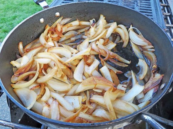 2014-12-06-Reindeersausageonions750x563.jpg