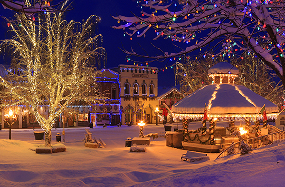 10 Best Small Towns for the Holidays | HuffPost Life