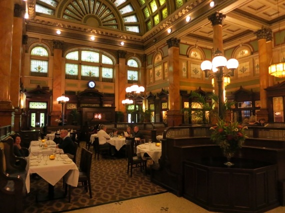  2014-12-19-GrandConcourseRestaurantPittsburgh.jpg "width =" 570 "height =" 427 "/></p></p></div><div
class=