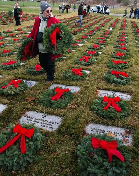 2014-12-21-wreaths_across_america2.jpg