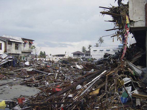 2015-01-01-Street_in_downtown_Banda_Aceh_after_2004_tsunami_DDSD0607374.JPEG