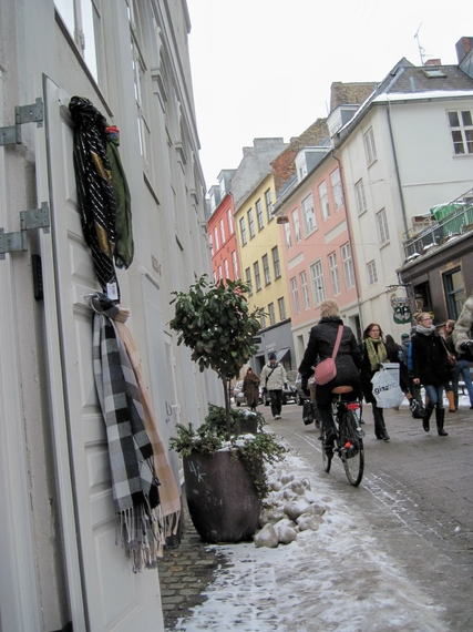 2015-01-05-WinterinEuropeCopenhagenstorestreet.JPG