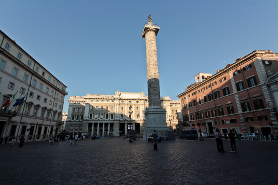 2015-01-08-Piazza_Colonna__Vista_della_Galleria.jpg