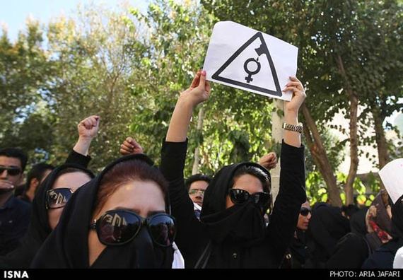2015-01-13-PersianConf.LondonDec.2014Photo4Isfahanprotests.jpg