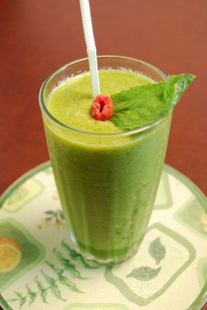 2015-01-13-mintygreensmoothie428x640.jpg