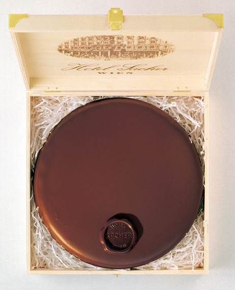 2015-01-26-SacherTorteimHolzkistcheninwoodenbox2.jpg