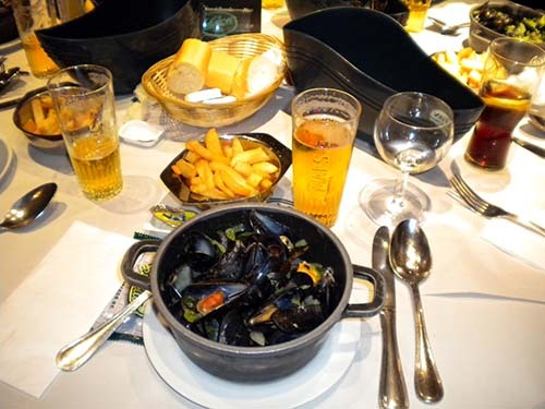 2015-02-21-MoulesfritesetbireChezLonAbuFadil.jpg