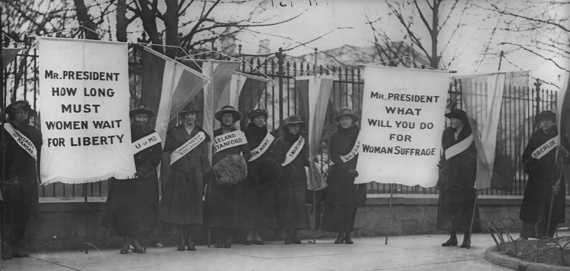 2015-03-02-WomensuffragistspicketinginfrontoftheWhiteHouse.jpg