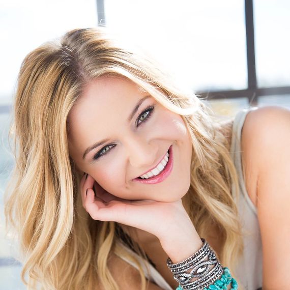 2015-03-05-1425585736-3923087-kelseaballerini_newpress.jpg