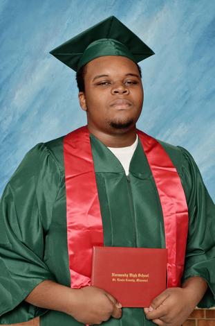 2015-03-18-1426654490-4790103-140818michaelbrowngraduationjms2128_e9443531d58b213656488e4ce6d17a4f1.jpg