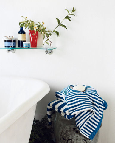 13 Tips and Tricks for Making the Most of Your Small Bathroom