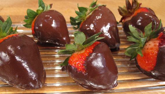 2015-03-23-1427130786-7829620-chocolatecoveredstrawberries.jpg