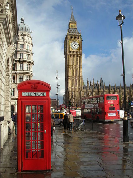 2015-03-25-1427285834-4953547-512pxLondon_Big_Ben_Phone_box.jpg