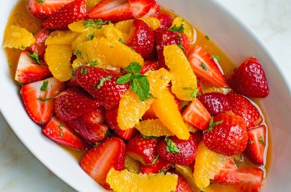 2015-03-25-1427290185-3684824-StrawberryOrangeSaladwithSyrup575x380.jpg