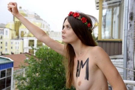 2015-03-26-1427356346-9652770-FEMEN3.jpg