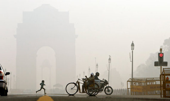 2015-04-10-1428693920-5578175-newdelhipollution.jpg