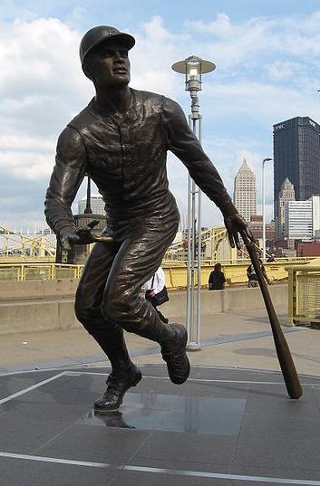 Hot take: Roberto Clemente Day should be just like Jackie Robinson Day💯⚾️  : r/mlb