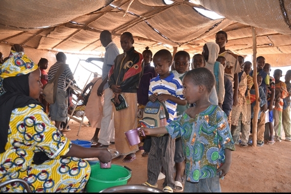 2015-04-18-1429371314-2396629-EmergencySchoolFeedinginMopti3.JPG